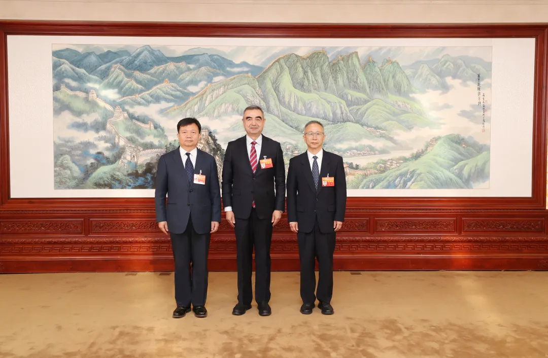 1765527260558415.png 5e1e0b94-f614-4875-9d37-fe0f4fbc4240.png