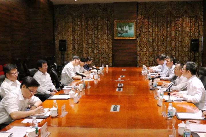 1511147376053066662.jpg 天津市寧河區區委書(shū)記王洪海一行考察供銷(xiāo)大集.jpg